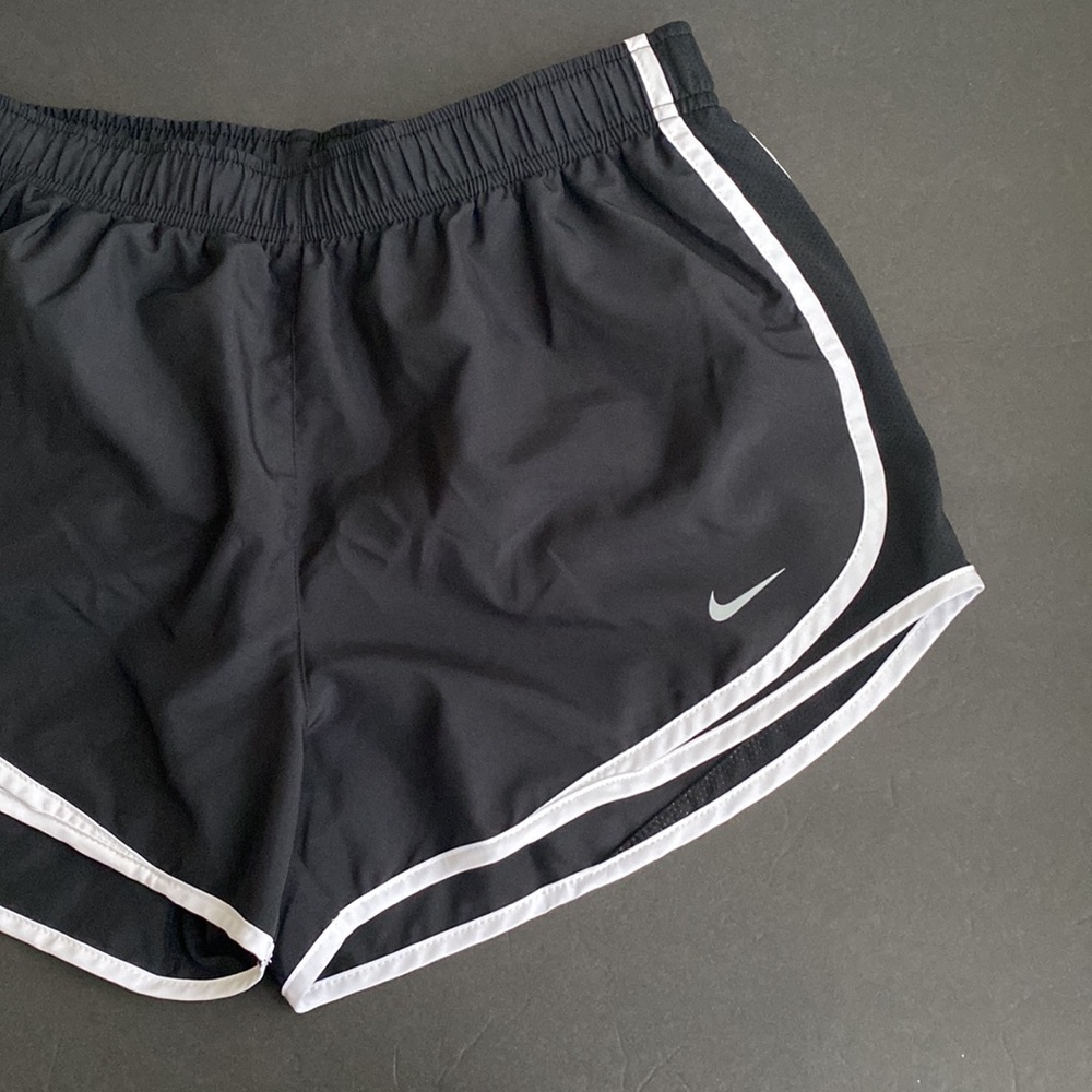 Nike Dri-Fit Black & White Tempo Running Shorts M - Picture 2 of 7